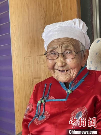 薩仁托婭拍攝的“草原母親”?！∷_仁托婭供圖