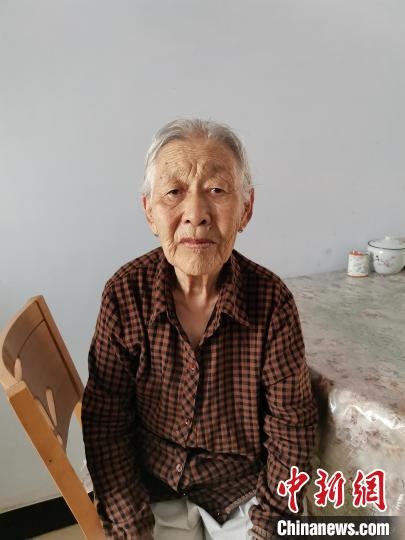 薩仁托婭拍攝的“草原母親”?！∷_仁托婭供圖