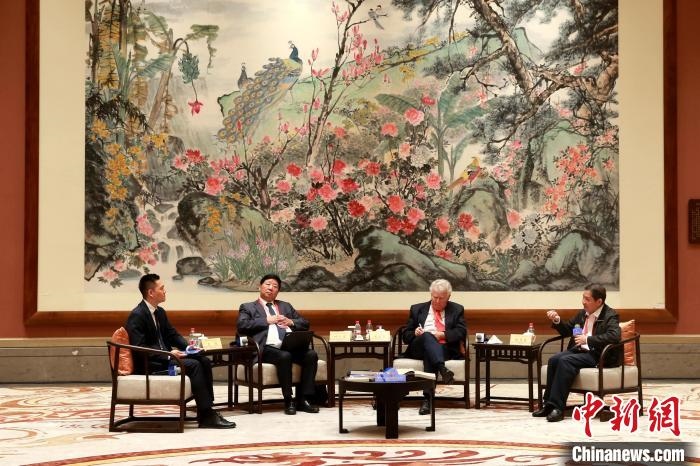 9月27日，尼山世界文明論壇在曲阜舉行，圖為該論壇的“高端訪談”活動?！×籂?攝