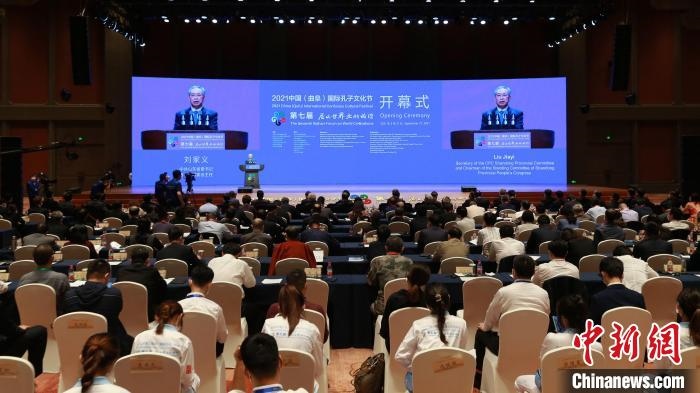 中共山東省委書(shū)記劉家義致辭?！×籂?攝