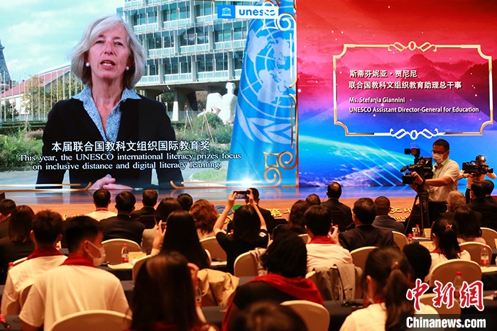 聯(lián)合國(guó)教科文組織教育助理總干事斯蒂芬妮亞·賈尼尼通過(guò)視頻致辭。 <a target='_blank' href='http://www.chinanews.com/'>中新社</a>記者 梁犇 攝