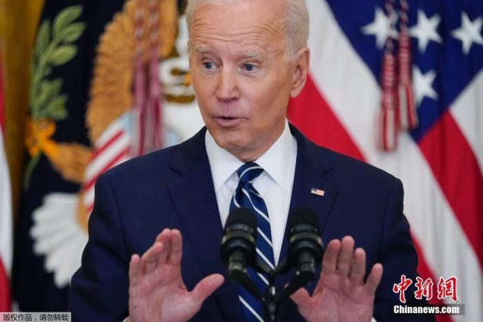 當(dāng)?shù)貢r間3月25日，美國總統(tǒng)拜登舉行了上任60多天來的首場正式新聞記者會，回答了邊境危機、控槍、基建計劃等熱點問題。