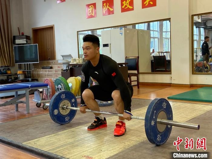 石智勇訓(xùn)練場(chǎng)景?！×植?攝