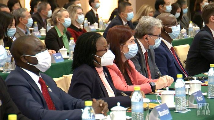 △紀(jì)念會(huì)議分會(huì)場(chǎng)的與會(huì)嘉賓。(總臺(tái)央視記者楊立峰拍攝)