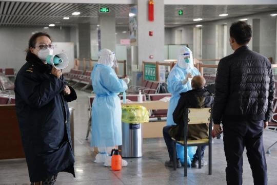 新華全媒+|黨旗高高飄揚(yáng)在額濟(jì)納——萬余名黨員挺起額濟(jì)納旗抗疫鋼鐵脊梁