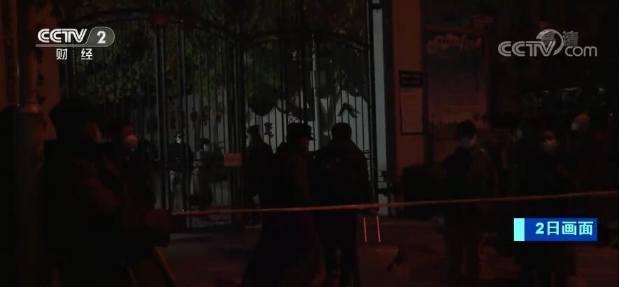 進(jìn)入校園的家長