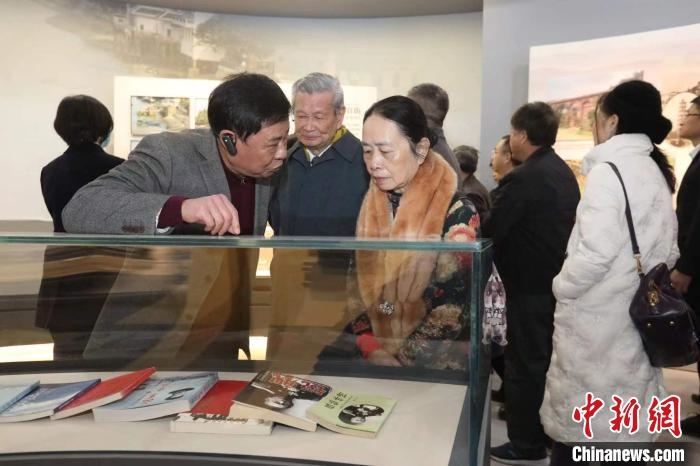 船政后裔在參觀新館?！￡悤造o 攝