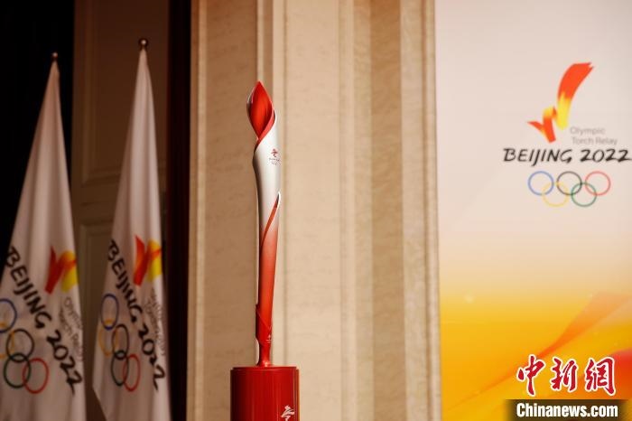 展示的北京冬奧會火炬?！〗x 攝