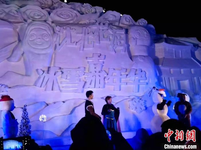 活動(dòng)現(xiàn)場(chǎng)表演的《冰雪奇緣》很受歡迎?！≮w桂華 攝