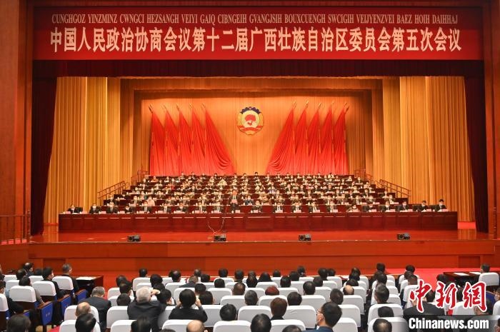 圖為大會閉幕?！∮峋?攝