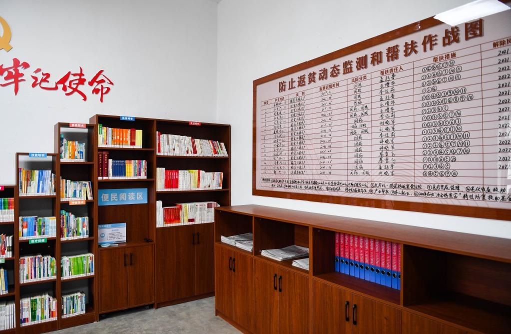 1月27日，段村村委會(huì)內(nèi)的防止返貧動(dòng)態(tài)監(jiān)測(cè)和幫扶作戰(zhàn)圖。新華社記者 柴婷 攝