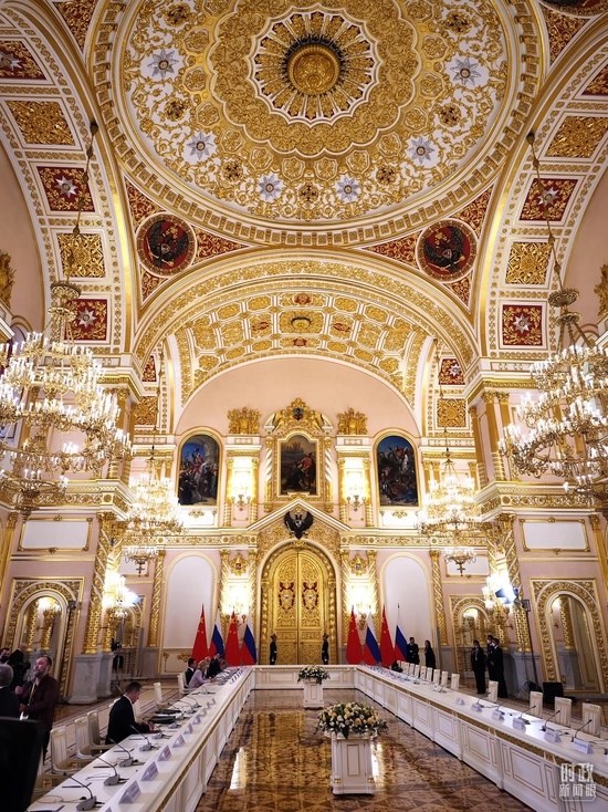 △習主席和普京總統(tǒng)舉行大范圍會談的會場。（總臺央廣記者潘毅拍攝）