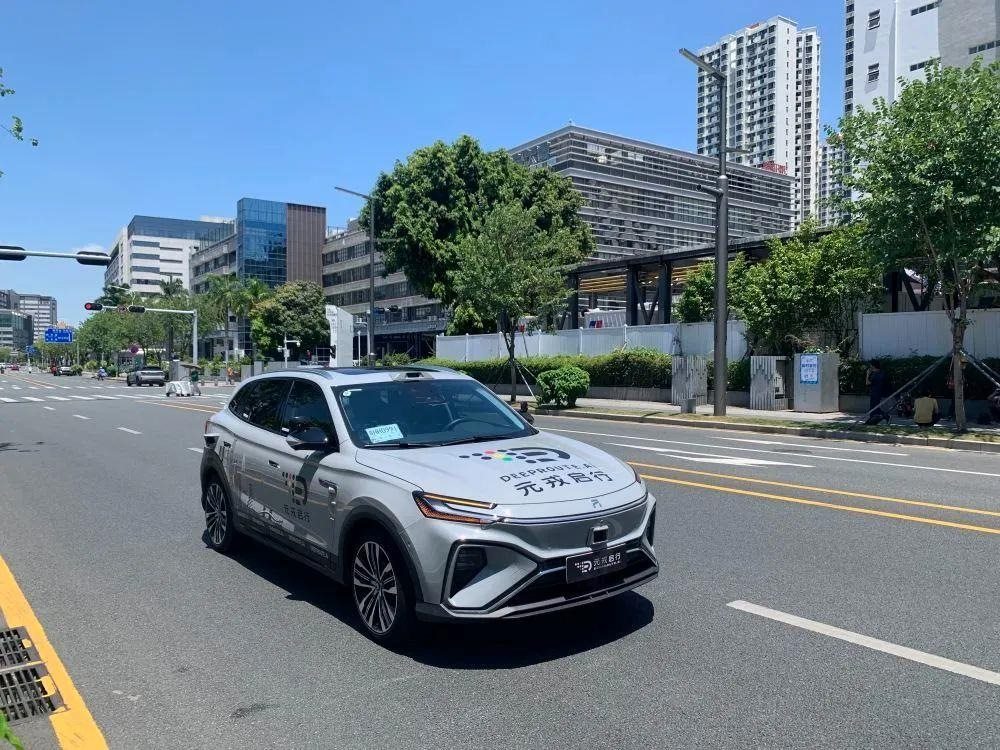 △自動(dòng)駕駛汽車在河套深港科技創(chuàng)新合作區(qū)開展道路測(cè)試。