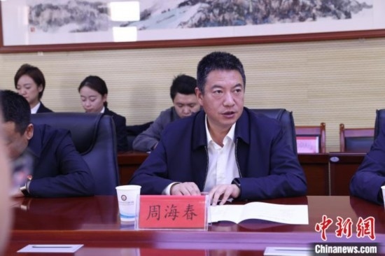 圖為西寧城市職業(yè)技術(shù)學(xué)院黨委書(shū)記周海春發(fā)言。青海省人民檢察院供圖