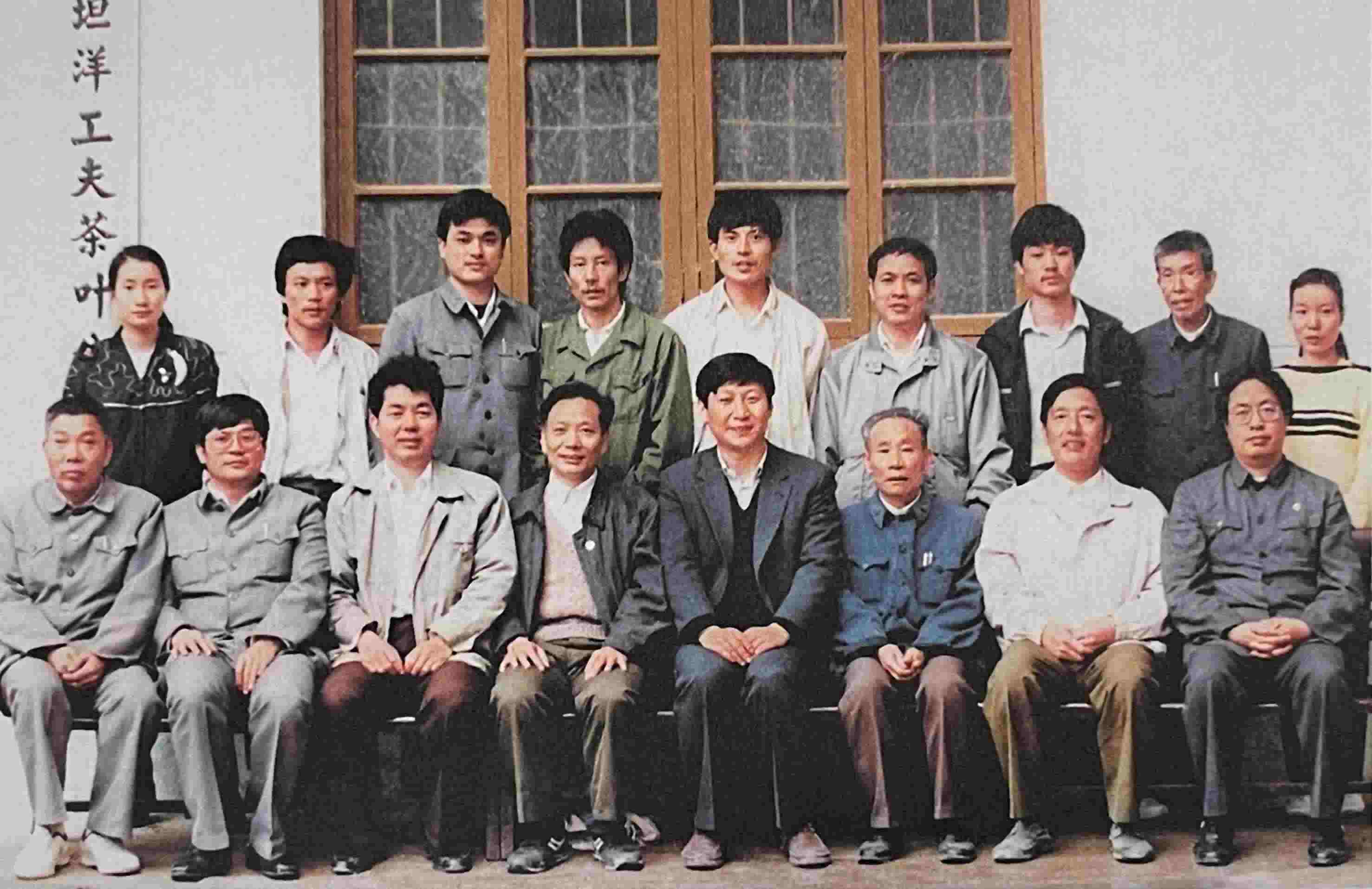 1990年5月，剛調(diào)任福州市委書記的習(xí)近平到寧德交接工作時，調(diào)研福安市社口鄉(xiāng)坦洋工夫茶葉公司。