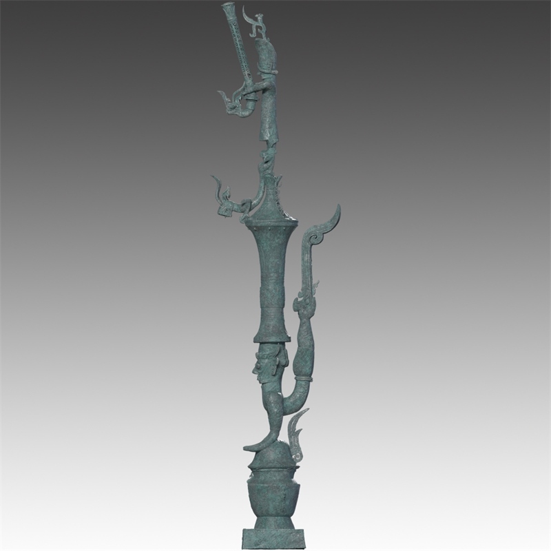 銅罍座倒立鳥(niǎo)足頂尊神像。四川省文物考古研究院供圖