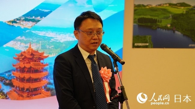 （圖片說明：東京中國文化中心主任羅玉泉致辭。人民網(wǎng)滕雪 攝）