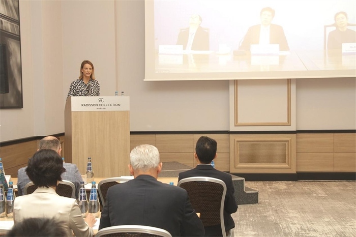 波蘭國(guó)家商會(huì)副主席卡羅麗娜致辭。