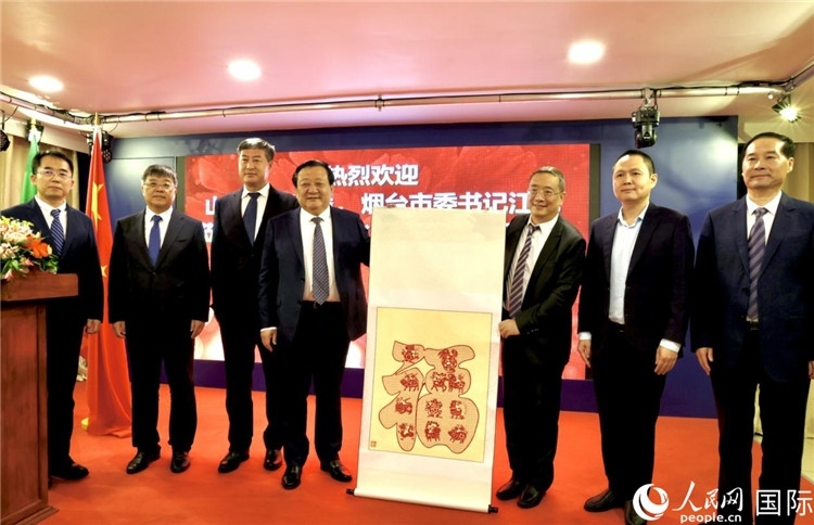 參加座談會的主要嘉賓合影留念。人民網(wǎng)記者宋亦然攝