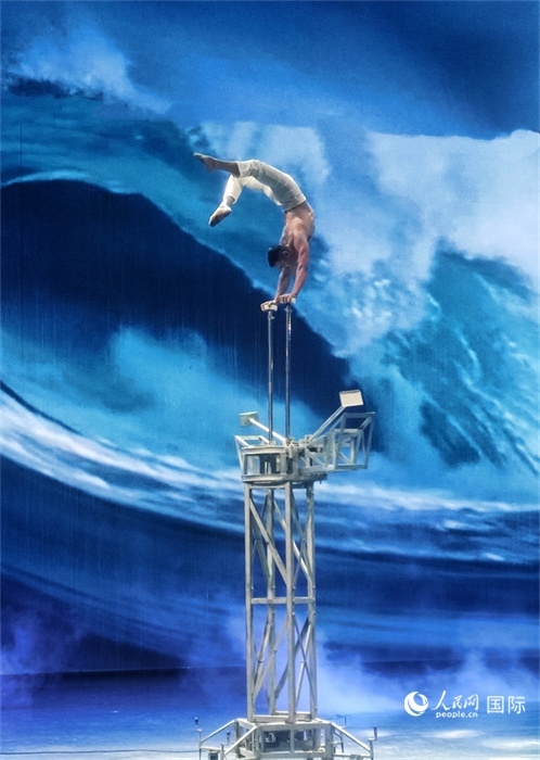 吳橋雜技大世界中的雜技演出。人民網(wǎng) 趙昭攝