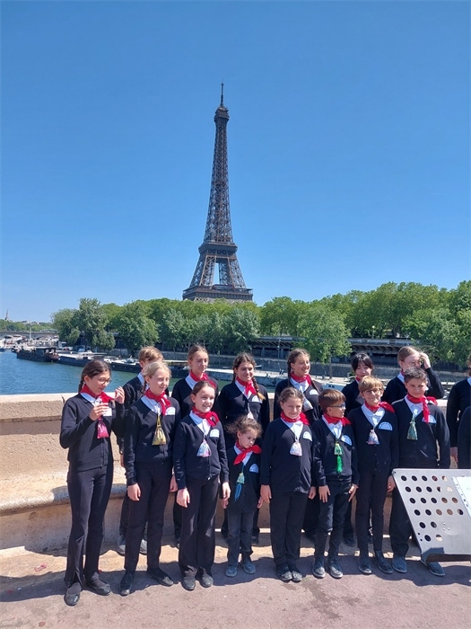 2.2023年5月，巴黎寶麗聲童聲合唱團(tuán)錄制歌曲《如果我去中國》。（圖片由受訪者提供）