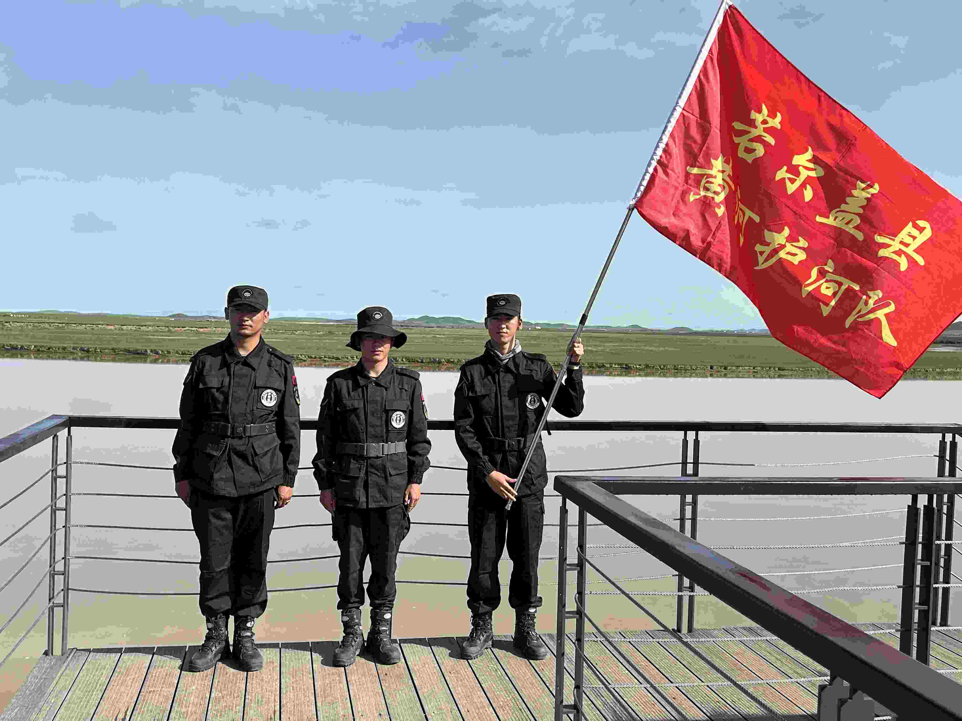 若爾蓋縣黃河護(hù)河隊(duì)。人民網(wǎng) 周靜圓攝