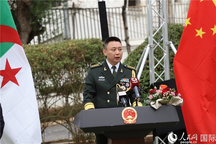 圖為胡璽鈞武官致辭。人民網(wǎng)記者 王傳寶攝