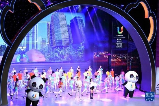 7月29日拍攝的聯(lián)歡會現(xiàn)場。新華社記者 張端 攝