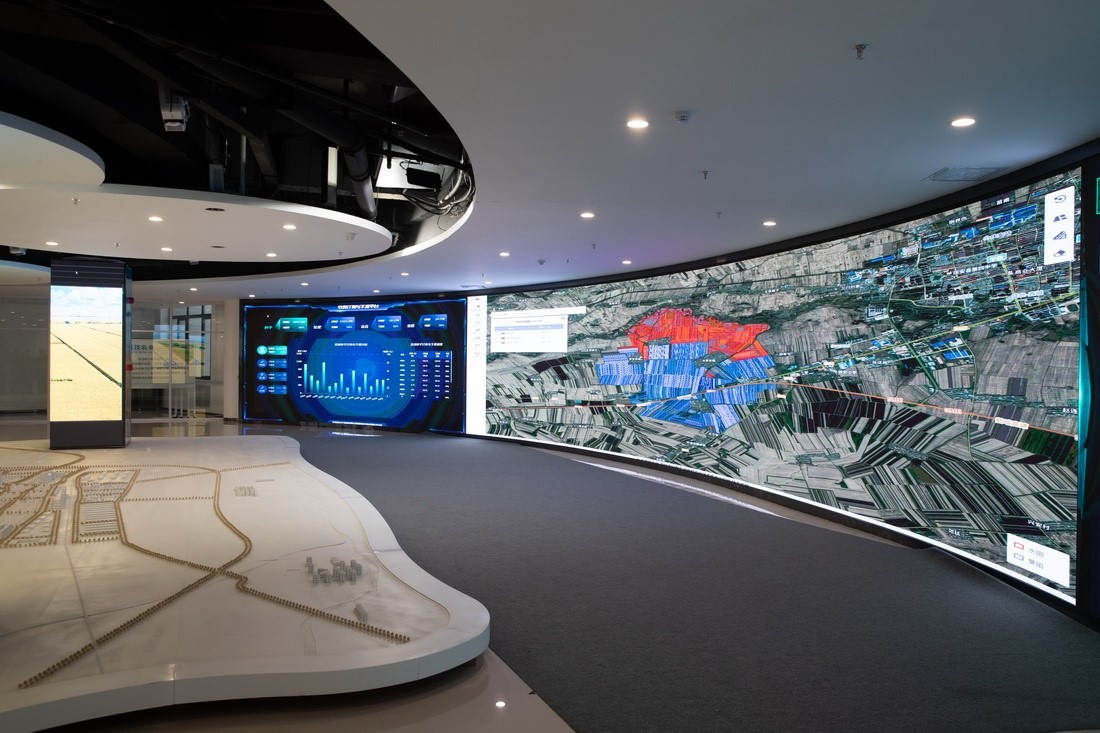 黑龍江省慶安縣數(shù)字農(nóng)業(yè)指揮中心平臺(tái)上展示的黑土地情況（4月26日攝）。新華社記者 張濤 攝