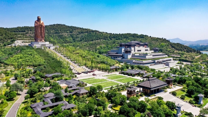 這是2023年6月8日拍攝的山東省曲阜市尼山圣境（無人機(jī)照片）。新華社記者 郭緒雷 攝