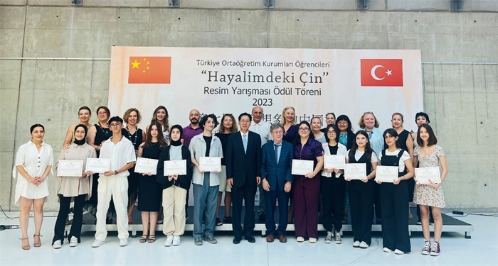 現(xiàn)場合影。