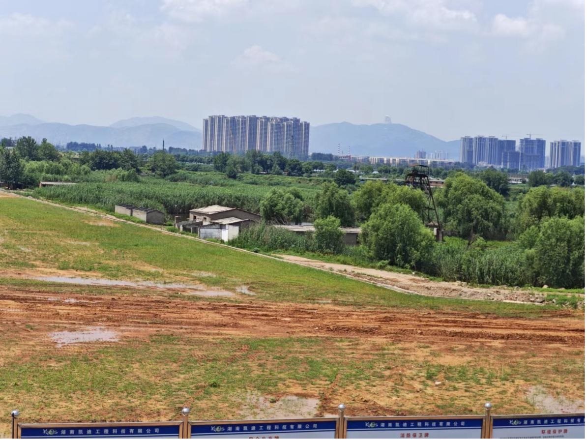 完全淹沒(méi)區(qū)（左）和部分淹沒(méi)區(qū)（右）分界。 人民網(wǎng)記者 黃鈺攝