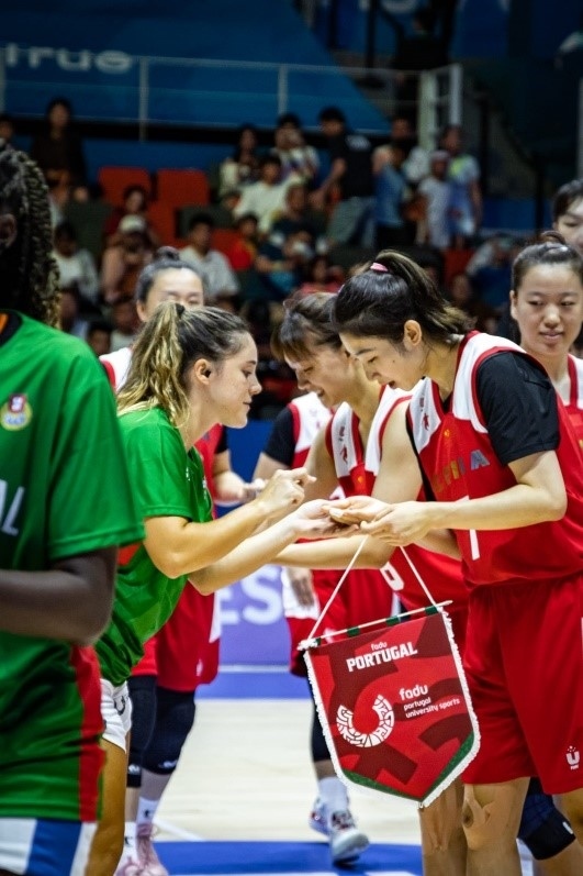 28日，成都大運會女籃項目葡萄牙隊對戰(zhàn)中國隊。 受訪者供圖