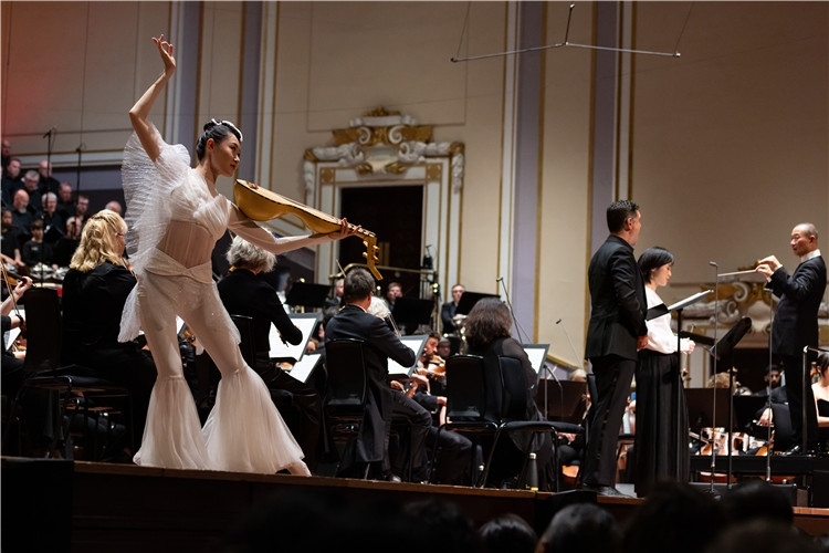 圖8月5日，2023愛丁堡國際藝術(shù)節(jié)開幕式音樂會《慈悲頌》的演出現(xiàn)場。藝術(shù)節(jié)組委會供圖