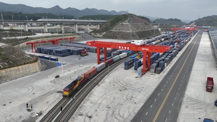 繁忙的貴陽(yáng)國(guó)際陸港。貴陽(yáng)綜保區(qū)供圖