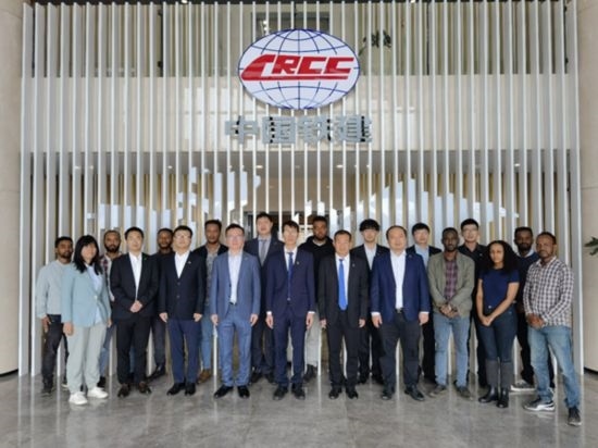 中國土木福州設(shè)計院埃塞分院團隊合影。受訪對象供圖