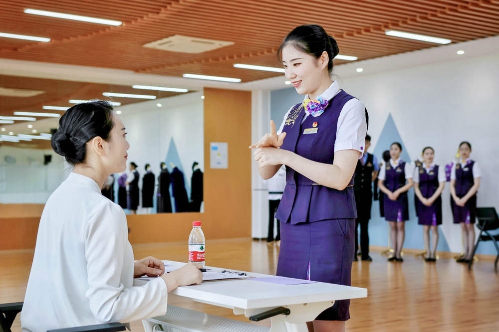 手語(yǔ)培訓(xùn)與考核。