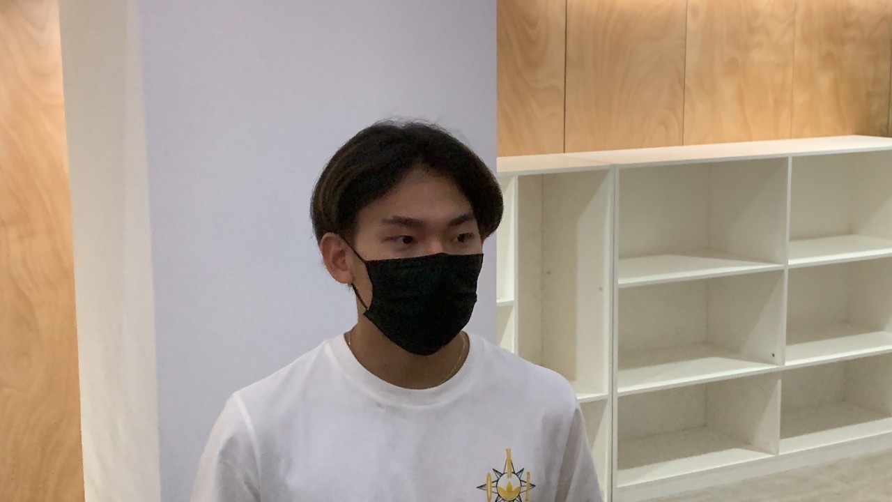 蘇翊鳴接受媒體采訪。荊政崳攝