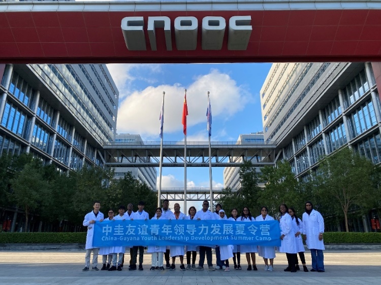 代表團(tuán)參觀未來科技城。中海油圭亞那有限公司供圖