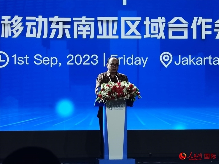 印尼通訊與信息技術(shù)部長(zhǎng)布迪·阿里·賽蒂亞迪致辭。人民網(wǎng)記者 李培松攝