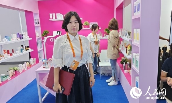 9月3日，韓國駐華大使館經(jīng)濟部參贊金至凰接受人民網(wǎng)記者采訪。人民網(wǎng)記者 趙雯博攝