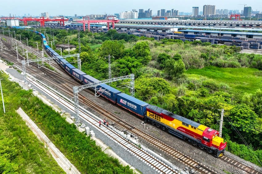 中歐班列（成渝）駛出成都國際鐵路港。青白江區(qū)委宣傳部供圖