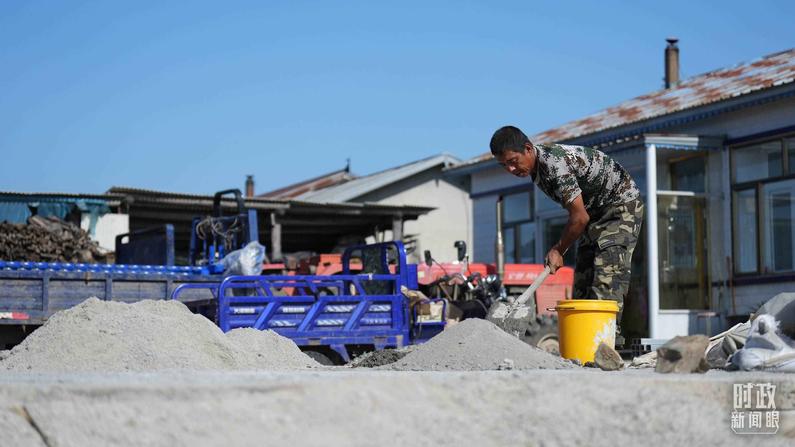 △龍王廟村的災(zāi)后恢復(fù)重建正加緊推進。（總臺國廣記者李晉拍攝）