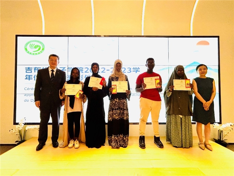 圖為部分孔院優(yōu)秀學(xué)生。吉布提孔子學(xué)院供圖