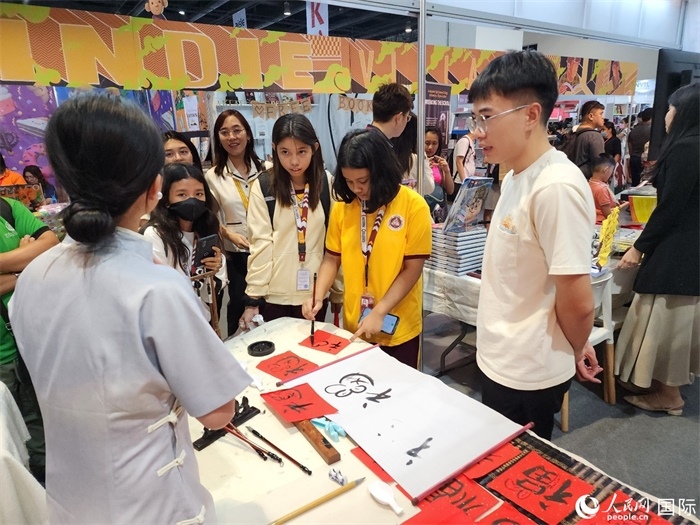 中國圖書展亮相第43屆菲律賓馬尼拉國際書展。人民網(wǎng)記者 樊帆攝