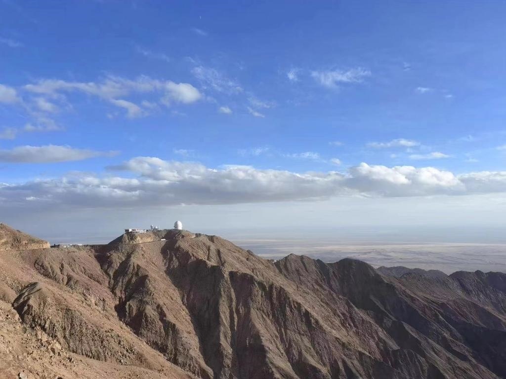 墨子巡天望遠鏡遠景圖。（中國科學技術(shù)大學供圖）
