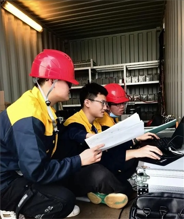 △2022年，長(zhǎng)征十一號(hào)運(yùn)載火箭在我國(guó)黃海以“一箭五星”方式成功發(fā)射。哈爾濱工程大學(xué)船海結(jié)構(gòu)物安全與舒適性團(tuán)隊(duì)為發(fā)射船進(jìn)行結(jié)構(gòu)動(dòng)態(tài)監(jiān)測(cè)。