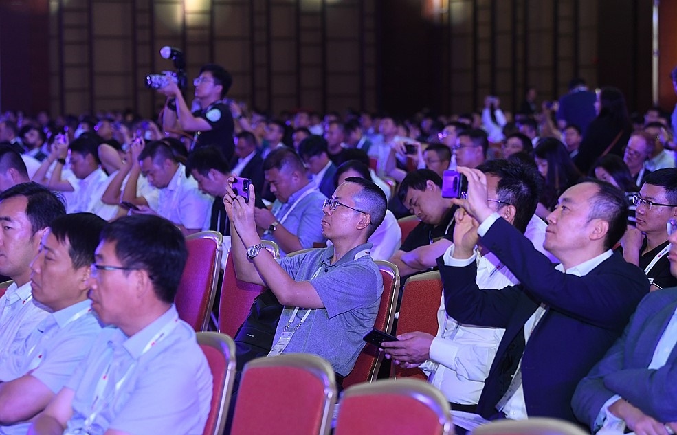 2023數(shù)字經(jīng)濟峰會·城市智能升級主題論壇現(xiàn)場。人民網(wǎng)記者 翁奇羽攝