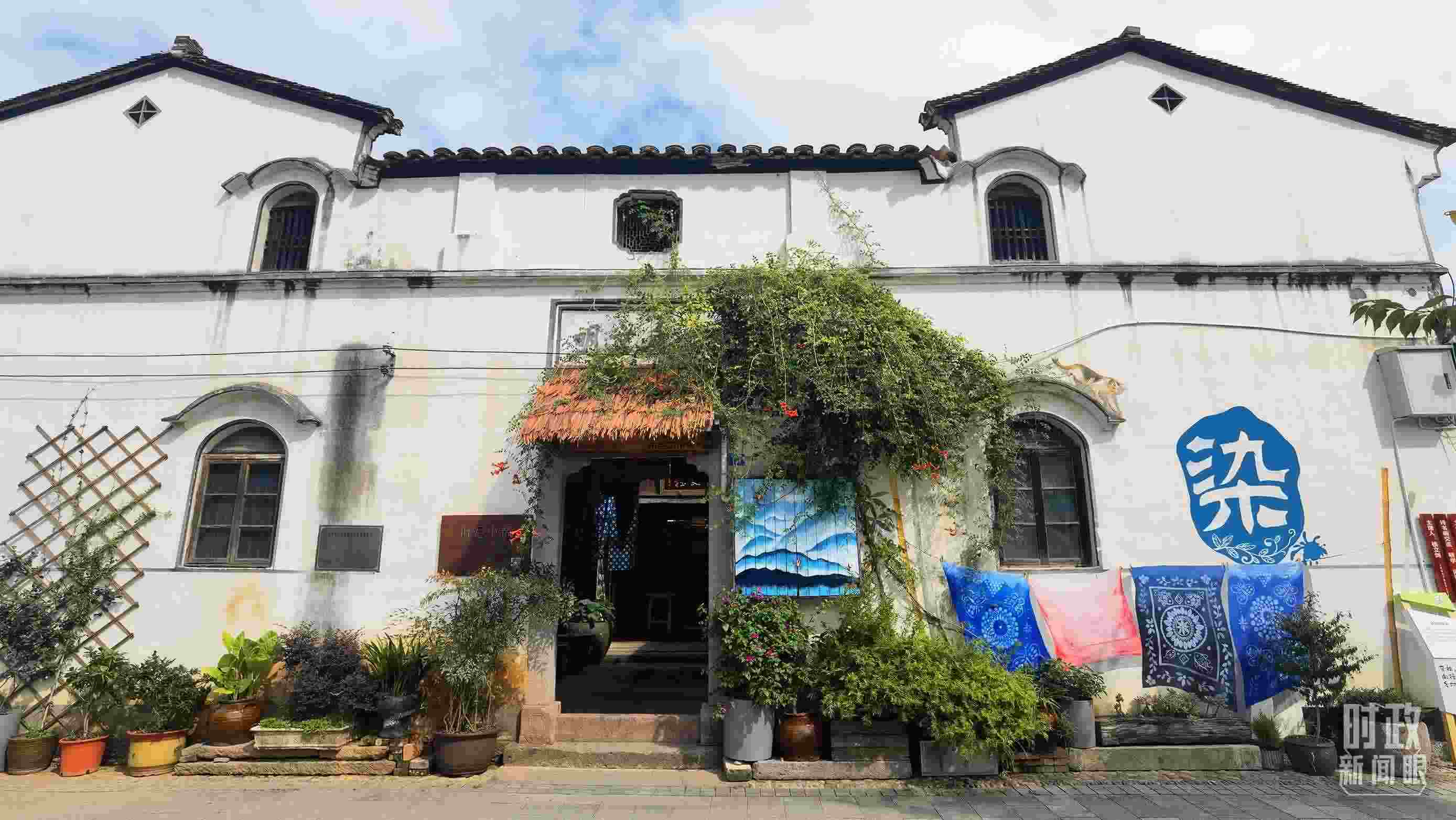 △李祖村的藝術(shù)染坊。（總臺央視記者周志國拍攝）