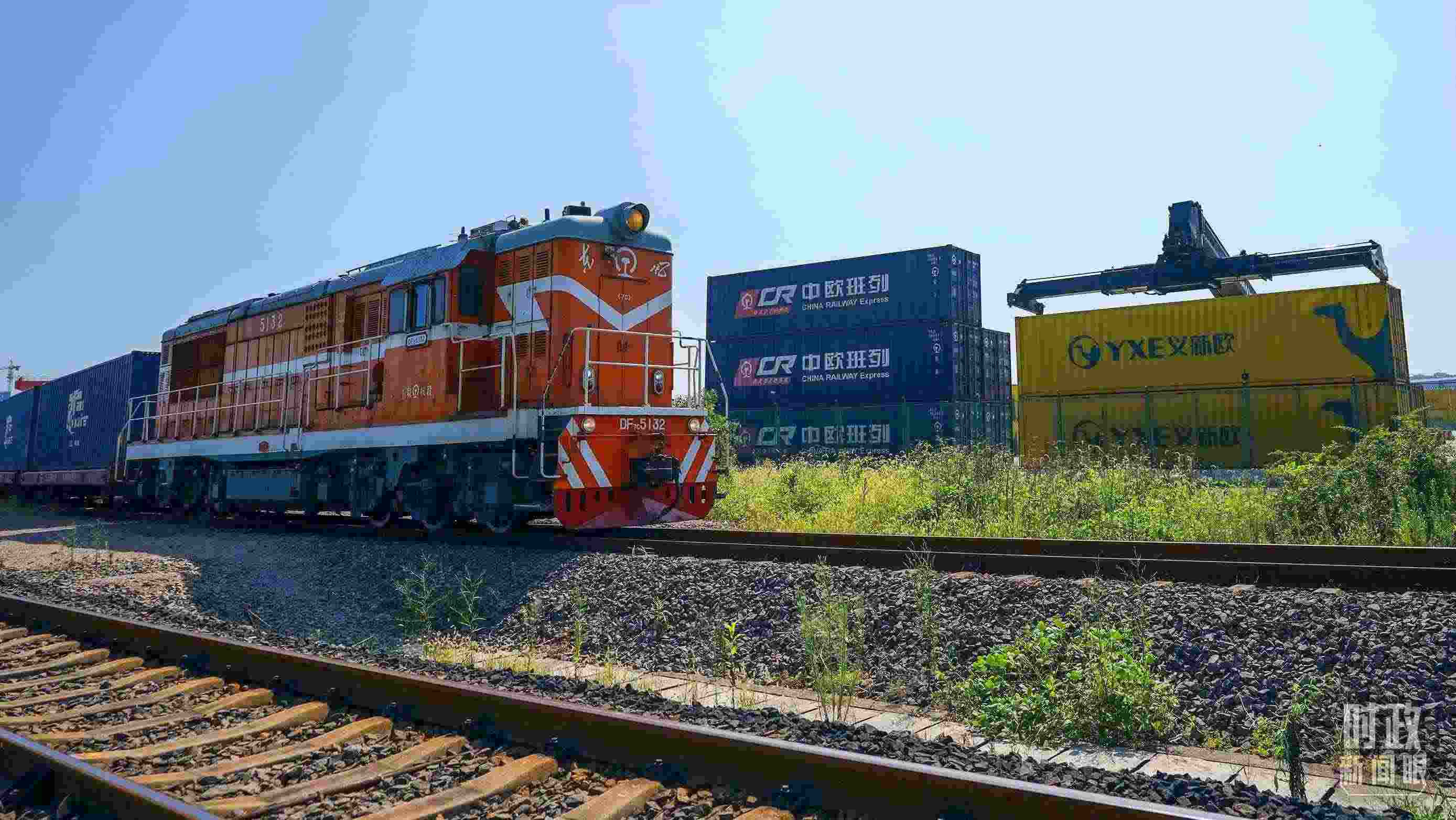 △“義新歐”先后開通了18條點對點的班列主線，業(yè)務(wù)范圍輻射50多個國家和160多個城市。（總臺國廣記者李晉拍攝）